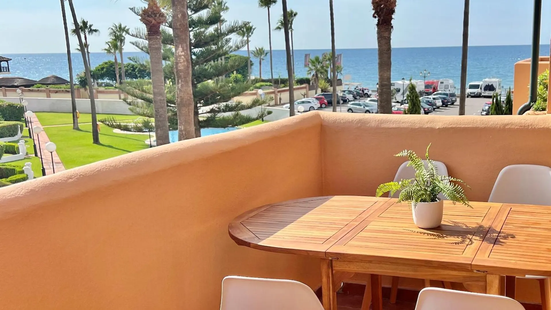 Marbella - Alicate Beachfront Apartment - 5 contacts